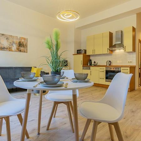 Cityapartment - 53 M², 2 Zimmer, Zentral, Netflix, Kueche, Waschmaschine Cottbus Exteriör bild