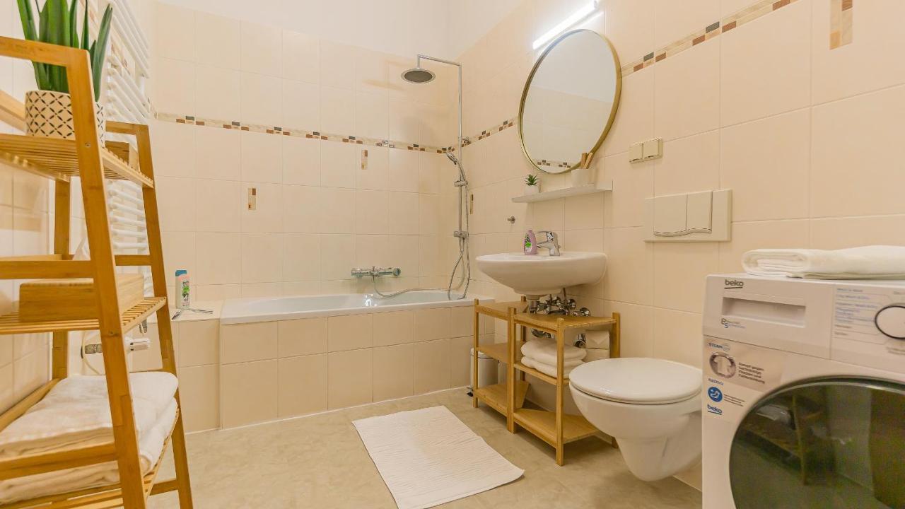 Cityapartment - 53 M², 2 Zimmer, Zentral, Netflix, Kueche, Waschmaschine Cottbus Exteriör bild